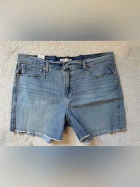 Plus Size Levi’s Light Wash Denim Cutoff Shorts